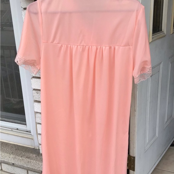 Vintage nightie/robe all-in-one, knee-length, short sleeve size M peachy pink. - Picture 7 of 10